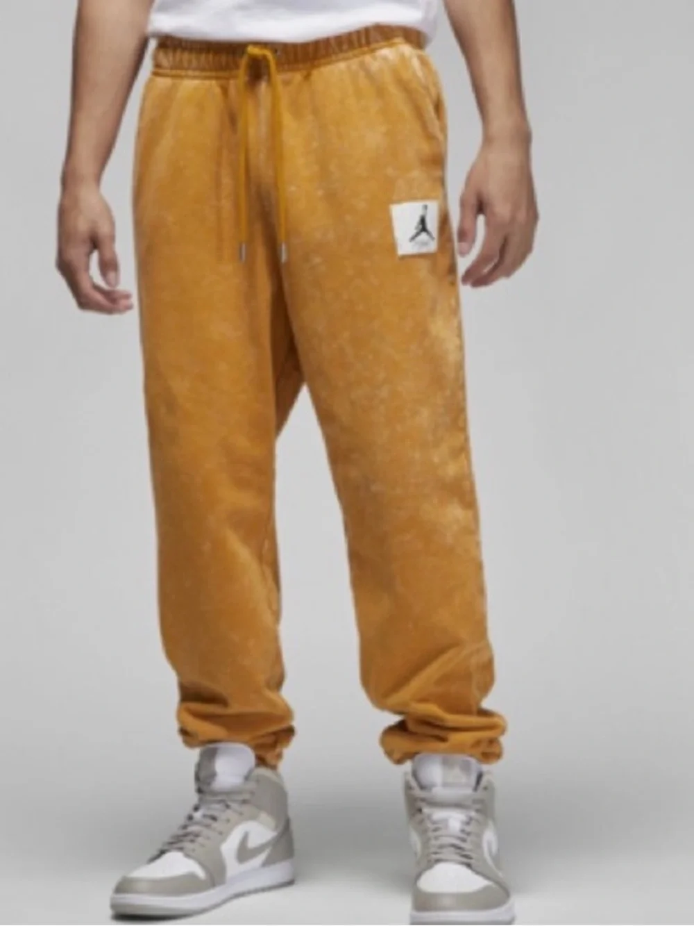 Jordan Men’s Joggers in Mustard Yellow Size L